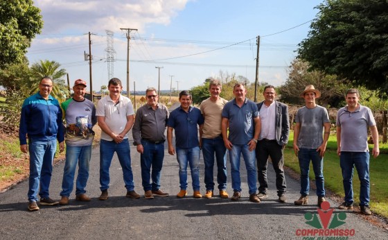 Perfilamento asfáltico melhora condições de estrada em Linha Caçador