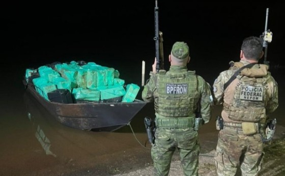 PF com apoio da PM E Polícia Civil apreende embarcação com cigarros contrabandeados em Missal