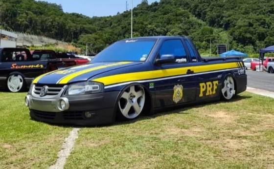 Picape caracterizada como viatura da Polícia Rodoviária Federal é apreendida em Balneário Camboriú