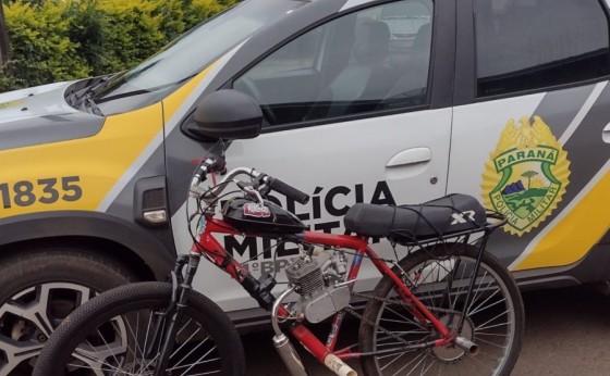 PM apreende ciclomotor abandonado após condutor fugir de abordagem em Missal