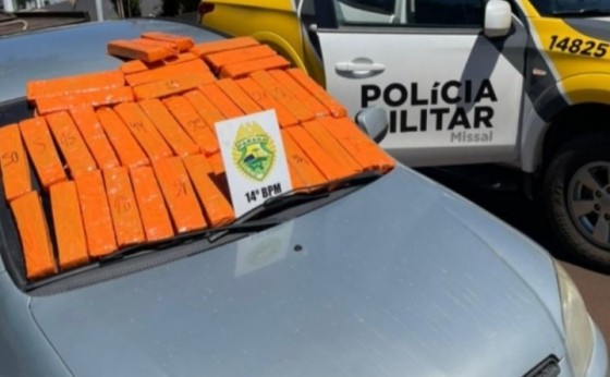 PM de Missal apreende veículo, droga e detém uma pessoa em Portão do Ocoí