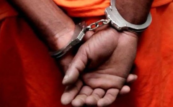 PM detém indivíduo com mandados de prisão durante atendimento a ocorrência em bar na PR 495