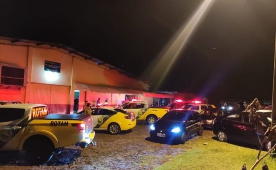 Polícia acaba com festa clandestina no interior de Medianeira