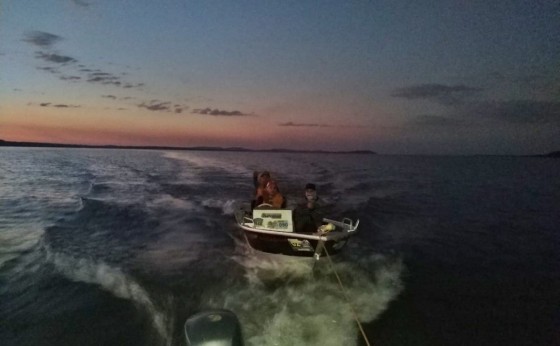 Polícia Ambiental resgata pescadores no Lago de Itaipu em Santa Helena