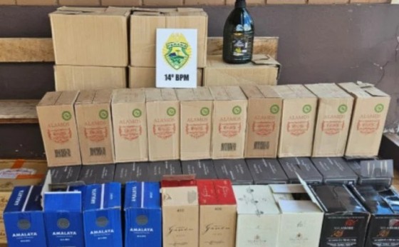 Polícia Militar apreende carga de vinhos e azeites de origem estrangeira em Missal