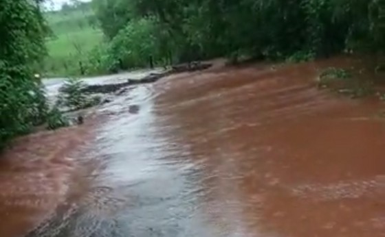 Ponte sobre o Rio Branco interdita acesso a Linha Glória no Município de Missal