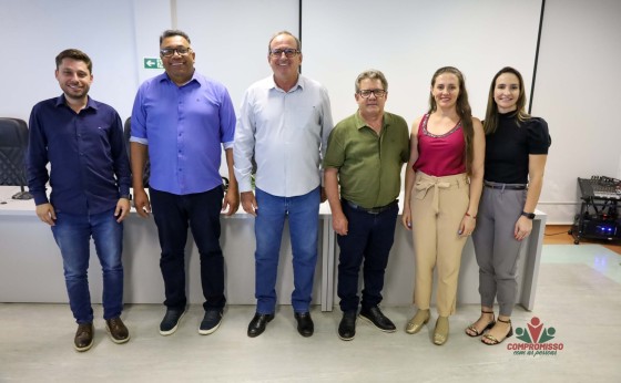 Prefeito Ferrari de Missal toma posse na Presidência do CISI pela terceira vez