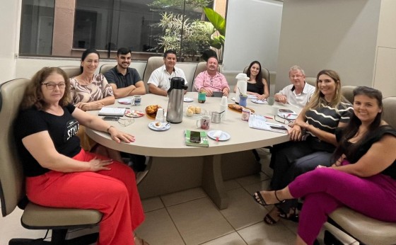 Presidente Elias Promove Reunião Produtiva com Servidores do Poder Legislativo