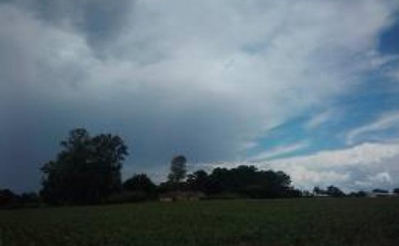 Previsão do tempo aponta pancadas de chuva e clima abafado