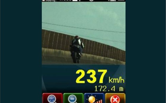 PRF flagra motociclista a 237 km/h no Paraná