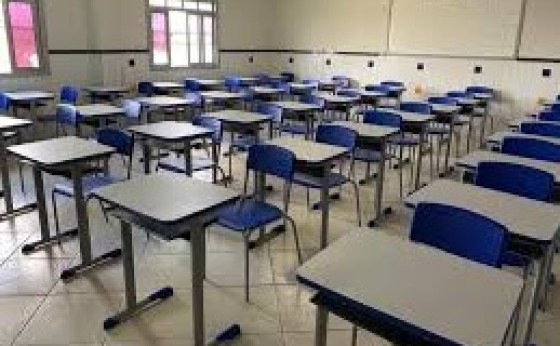 Professor preso por estupro de alunos dentro de sala de aula no PR tocava adolescentes, diz denúncia