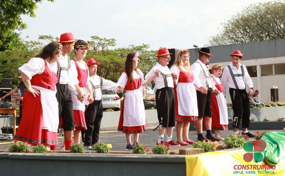 Programação da Semana da Pátria inicia com apresentações culturais em frente ao Paço Municipal