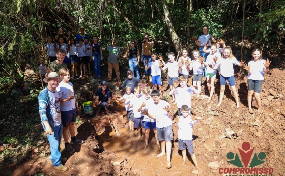 Proteção de nascente promove educação ambiental à alunos de escola de Dom Armando