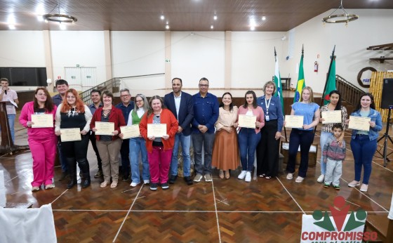 Qualifica Paraná: Certificados do Curso de Confeitaria e Panificação são entregues em Missal