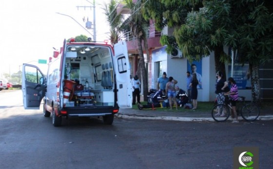 Rapaz fica ferido após colidir moto em plantadeira no interior de Santa Helena