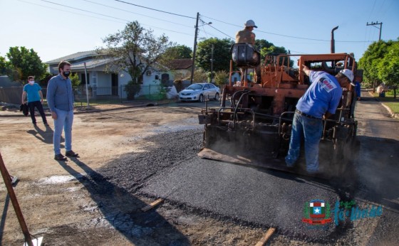 Recomposição da Rua Bom Pastor e Flores da Cunha recebe camada de asfalto