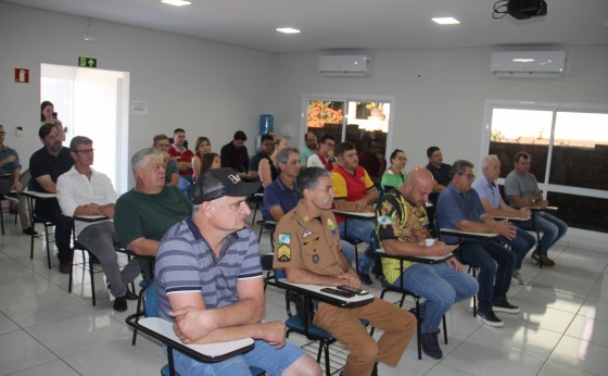 Reunião na Acimi reúne lideranças e forças policiais para tratar da segurança no município