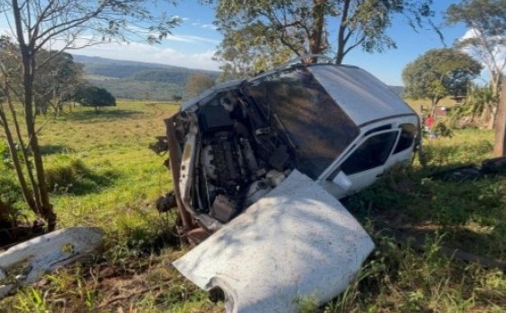Santa Helena: Acidente com capotamento mobiliza helicóptero e equipes de emergência na PR-488