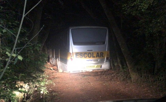 Santa Helena: BPFRON, Polícia Federal e Civil apreendem ônibus carregado de cigarros contrabandeados