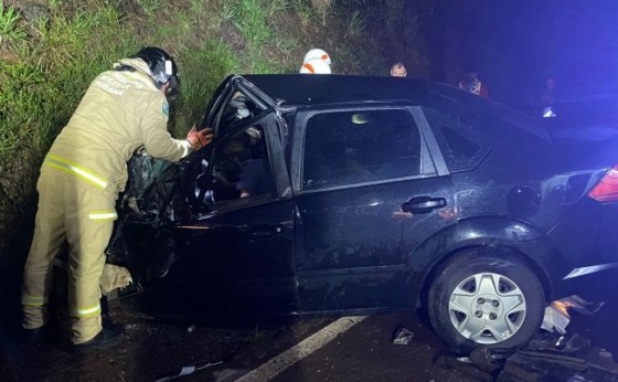 Santa Helena: Motorista morre e carona fica ferido em acidente entre Fiesta e caminhão