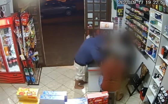 São Miguel: Vídeo mostra ação de indivíduo assaltando mercado; Ladrão foi preso pela ROTAM