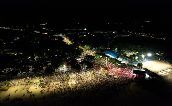 Show com Antony e Gabriel bate recorde de público em Itaipulândia e show de fogos encanta o público