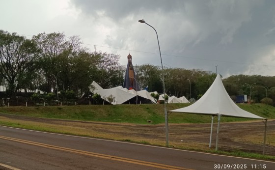 Temporal destrói estrutura montada para as celebrações da Semana da Padroeira em Itaipulândia
