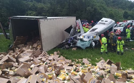 Tentativa de assalto a caminhão termina com seis mortos no Paraná