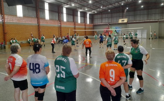 Torneio de vôlei câmbio em Missal envolve mais de 170 atletas
