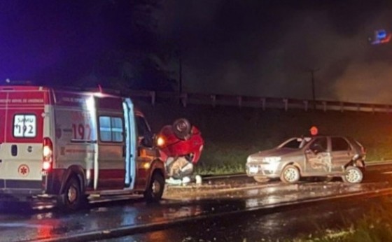 Veículo capota após colisão na BR 277 em Medianeira