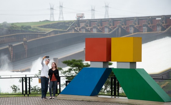 Vertedouro de Itaipu é atração especial no feriado de Tiradentes