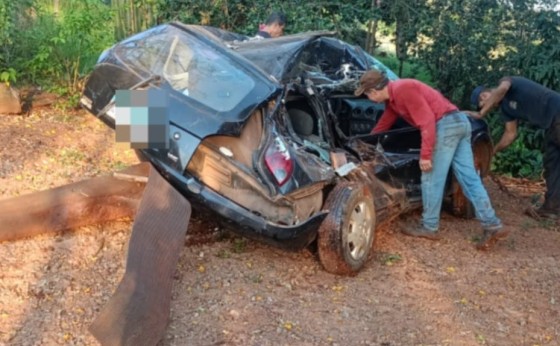 Vídeo: caminhão-pipa da prefeitura invade casa após falha nos freios no Paraná