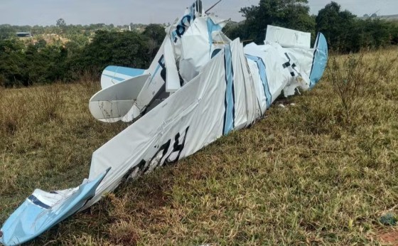 Vídeo registra momento exato da queda do avião de pequeno porte que causou duas mortes em Rio Preto